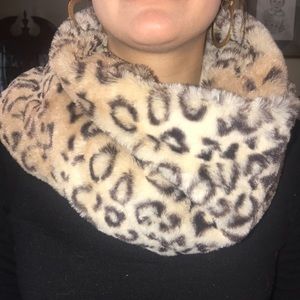 Leopard collar scarf